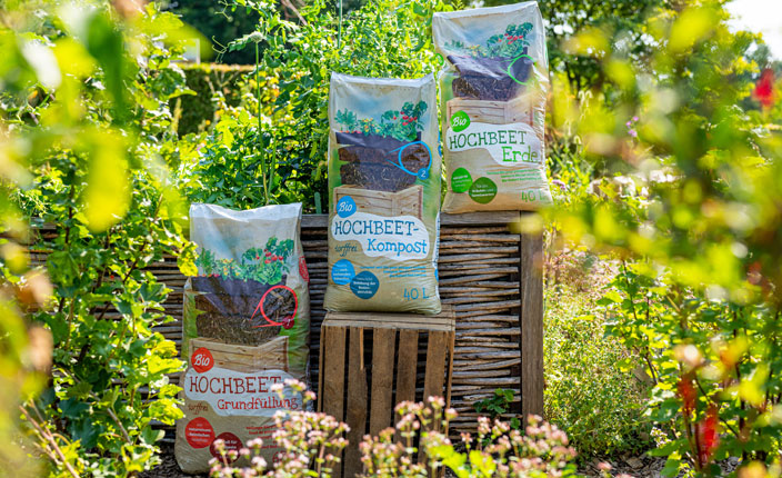 Hochbeet Kompost darstellung in einem Garten