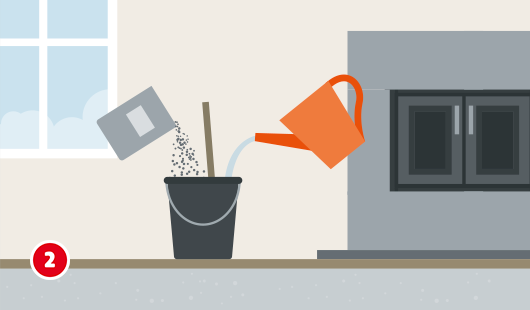 Illustration mit dem Titel „Schritt 2“ einer Hagebau-Anleitung zur Kaminverkleidung. Vor einem bereits eingebauten Ofen wird in einem Eimer Kleber oder Mörtel angemischt. Aus einer Tüte wird Trockenmörtel eingefüllt, gleichzeitig gießt eine Gießkanne Wasser dazu. Ein Rührstab steht im Eimer.