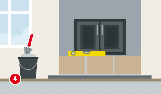 Illustration mit dem Titel „Schritt 4“ einer Hagebau-Anleitung zur Kaminverkleidung. Die unteren Verkleidungsplatten wurden bereits am Kaminofen angebracht. Eine Wasserwaage liegt zur Kontrolle der Ausrichtung bereit. Links steht ein Eimer mit Mörtelkelle und Putzmasse.